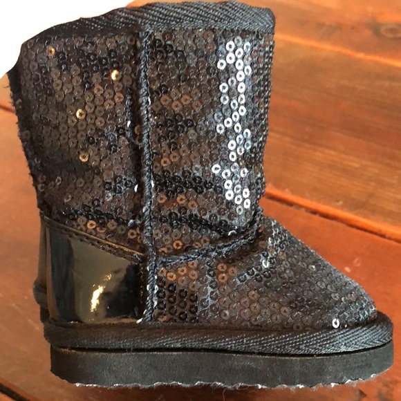 🖤 Baby ugg-like sparkly boots 🖤 - Picture 4 of 4